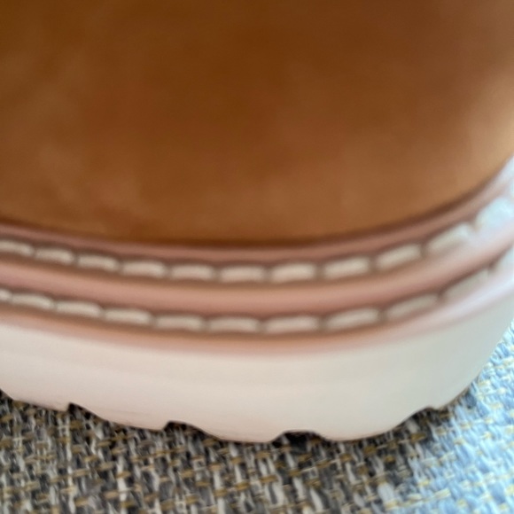 Dolce Vita  suede lug sole shoe.  Size 8 - Picture 8 of 11